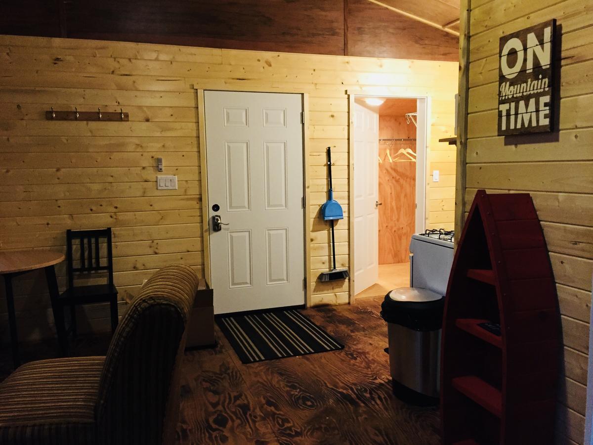 Last Spike Lodging Villa Malakwa Exterior photo