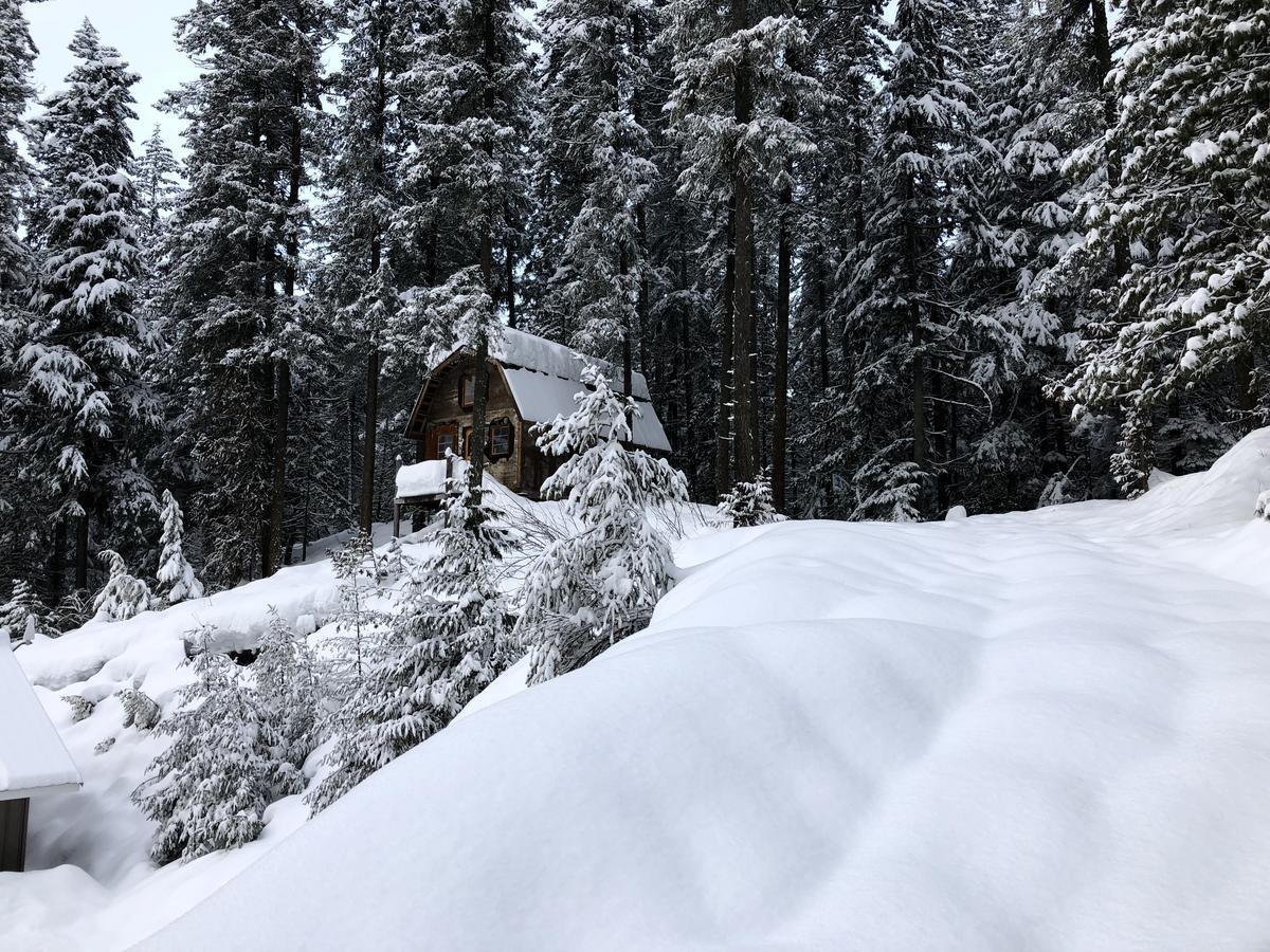 Last Spike Lodging Villa Malakwa Exterior photo